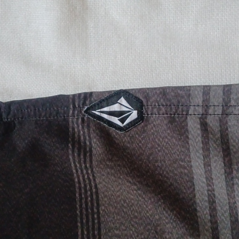 Volcom - Picture 3 of 4